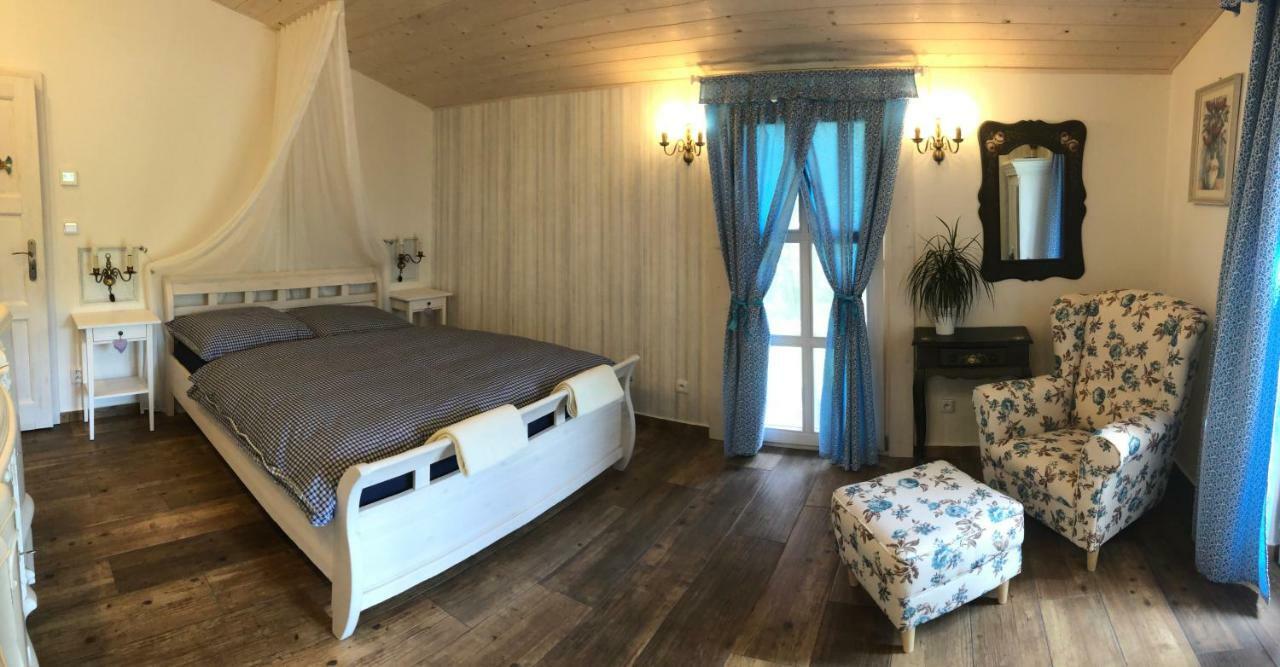Penzion Primase Долні-В'єстоніце Екстер'єр фото